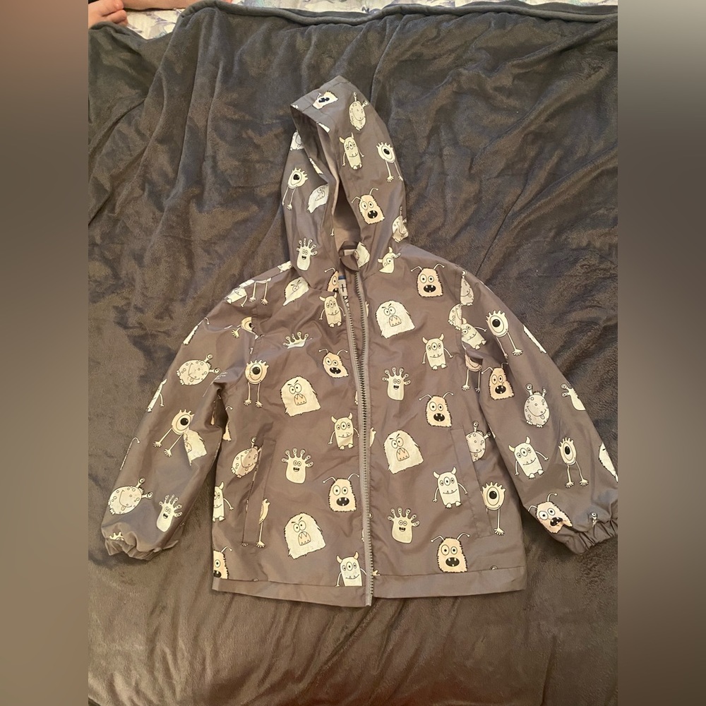 Holly & Beau Color changing rain jacket - size 3/4